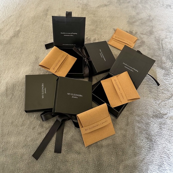 Lion Pendant & Moon Charm Layered Necklace - My Eleonora Jewelry - Picture 5 of 5